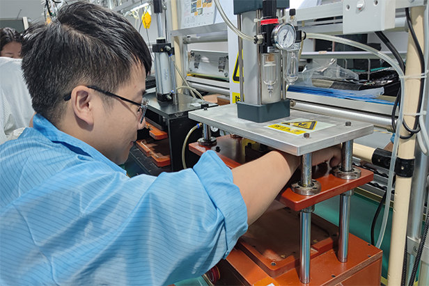 車載平板電腦組裝